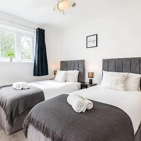 Appartamento Waggon By Alt-stay - 4 Bed - Parking, Wifi & Full Kitchen - Contractors & Relocations - Weekly & Monthly Rates - Rates Direct, Search Alt-stay *