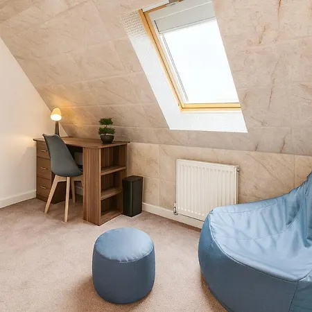 Appartamento Waggon By Alt-stay - 4 Bed - Parking, Wifi & Full Kitchen - Contractors & Relocations - Weekly & Monthly Rates - Rates Direct, Search Alt-stay