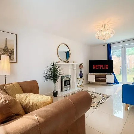 Waggon By Alt-stay - 4 Bed - Parking, Wifi & Full Kitchen - Contractors & Relocations - Weekly & Monthly Rates - Rates Direct, Search Alt-stay *