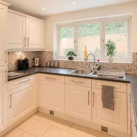 아파트 Waggon By Alt-stay - 4 Bed - Parking, Wifi & Full Kitchen - Contractors & Relocations - Weekly & Monthly Rates - Rates Direct, Search Alt-stay *