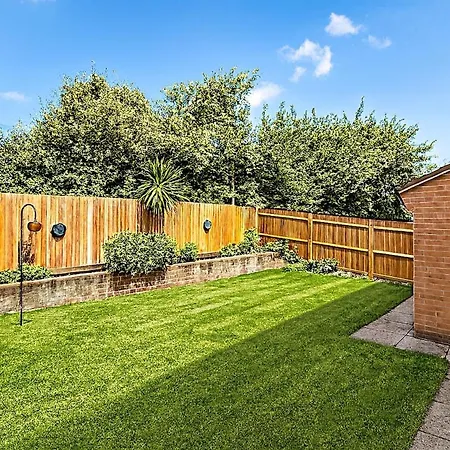 Waggon By Alt-stay - 4 Bed - Parking, Wifi & Full Kitchen - Contractors & Relocations - Weekly & Monthly Rates - Rates Direct, Search Alt-stay *