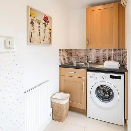 Waggon By Alt-stay - 4 Bed - Parking, Wifi & Full Kitchen - Contractors & Relocations - Weekly & Monthly Rates - Rates Direct, Search Alt-stay 리즈